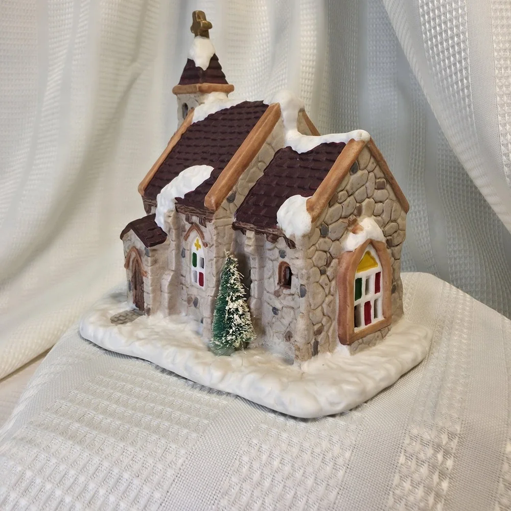 Christmas‎ Valley Hand Painted Porcelain Church Collector's Series Vintage 1991